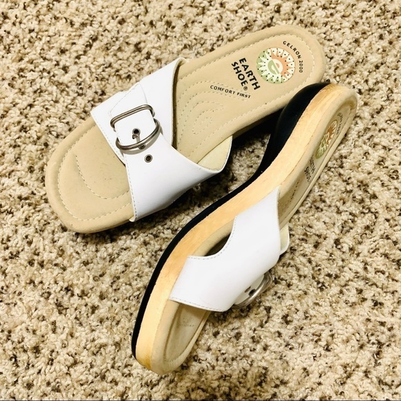 EARTH SHOE Slip-On Low Wedge Comfort Sandals 7.5 - Picture 1 of 8